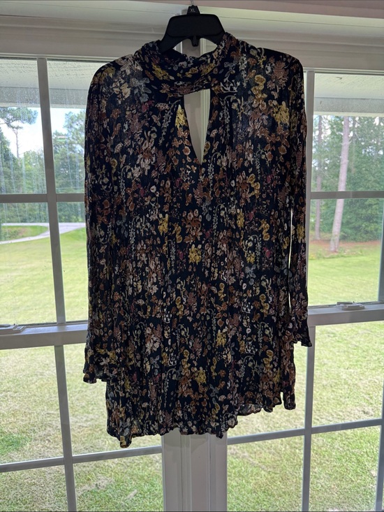 Umgee Tops - Umgee Black Floral Keyhole Tie-Neck Long Sleeve Tunic